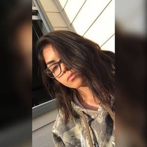 Meet your Posher, Elia